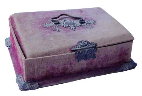 A 19thC Continental red velvet and gilt metal workbox, 23cm wide. Offsite Sale - Buying &...