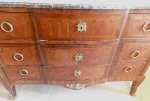 A 19thC French kingwood parquetry and gilt metal commode, with marble top, above three drawers,... - 2