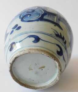 A Chinese Ming porcelain blue and white vase, of tapering circular form, geometric floral design,... - 2