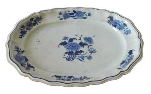 A 19thC Chinese export porcelain serving dish, of shaped oval form, centred with a floral...