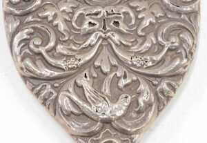 A Victorian harlequin silver five piece dressing table set, to include hairbrush repousse... - 4
