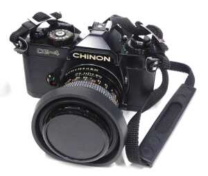 Various cameras and related items, a Chinon camera CE-4, 8cm high, with 490 1:1.750mm lens, a... - 2