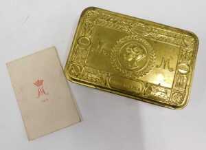 Various militaria, etc., to include a Queen Mary 1914 brass chocolate and cigarette tin, 11cm... - 4