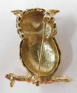 Two animal brooches, comprising owl and kingfisher, the owl stamped D'orlan, each in a gold... - 3