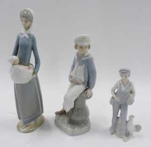 Various china, pottery and effects, to include a quantity of bird ornaments, Royal Copenhagen... - 2