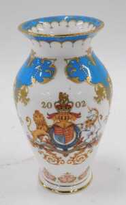 Various china, pottery and effects, to include a quantity of bird ornaments, Royal Copenhagen... - 8