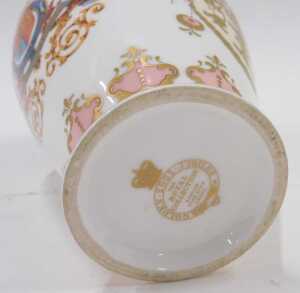 Various china, pottery and effects, to include a quantity of bird ornaments, Royal Copenhagen... - 9