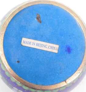 A 20thC Chinese cloisonne enamel jar and cover, of circular form, profusely decorated with... - 3