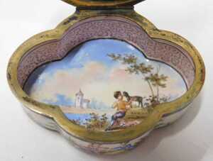 A 19thC Viennese enamel patch box, of shaped form, decorated with figures of courting couple in... - 4