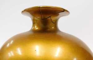 A pair of papier mache style gilt coloured Chinese vases, each of inverted shouldered circular... - 6