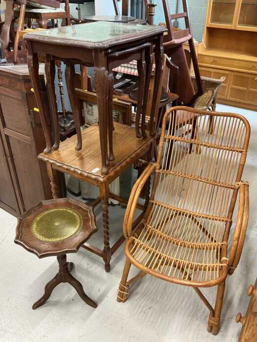 Various furniture, a piecrust oak side table, nest of tables, and a wicker chair. (a quantity)