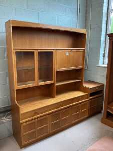 Various furniture, child's desk with section for ink bottle, with associated chair, low oak... - 2