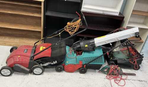 Various garden machinery, leaf blower, hedgetrimmer, lawn scarifier, lawnmower etc. (a quantity)