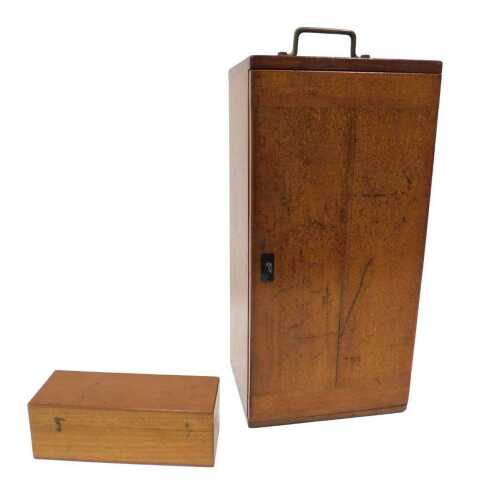 An early 20thC mahogany microscope case, of rectangular form, with visible dovetails, with key,...