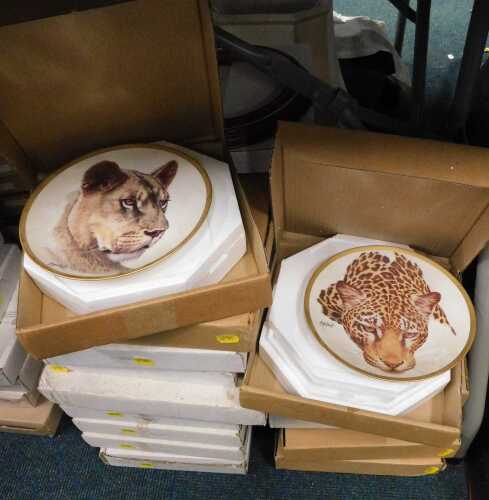 Various Brooks & Bentley and other collectors plates, etc. (a large quantity)