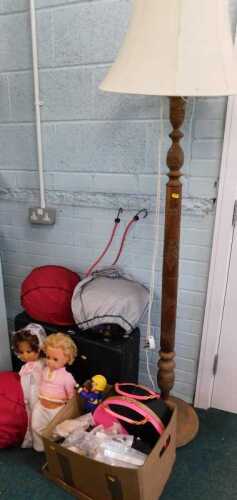 Various crash helmets, dolls, Fireman Sam and other items, children's toys, small dolls,...