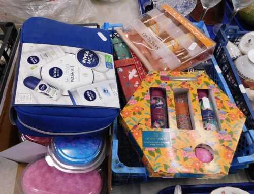 Various perfume, Nivea wash set, Sanctuary Spa and other box set perfumes, etc. (2 boxes)