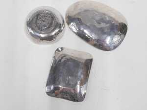 An early 20thC Peruvian dish, of egg shaped form, with hammered border and raised central... - 2