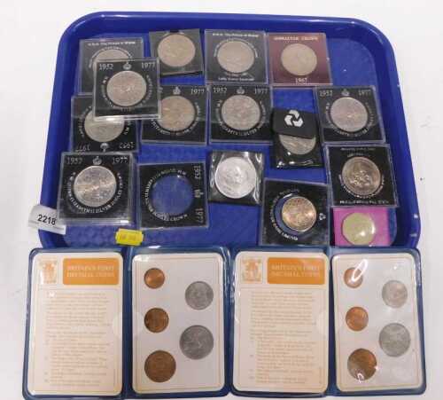 Various commemorative coins, crowns, Britain's First Decimal Coin Set, other commemorative cased...