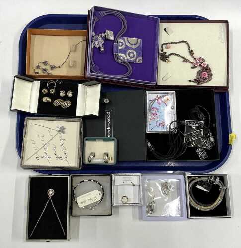 Various costume jewellery and effects, A pendant on chain, earrings, necklaces, etc. (1 tray)