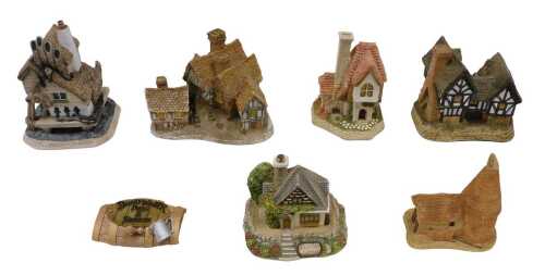 Various David Winter and other cottages, to include Single Oast, 10vm high, Horn Blowers, David...