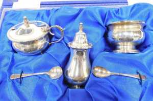 An Elizabeth II silver cruet set, comprising mustard pot, open salt, pepper pot and two spoons,... - 2