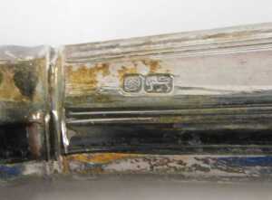 An Elizabeth II silver cruet set, comprising mustard pot, open salt, pepper pot and two spoons,... - 6