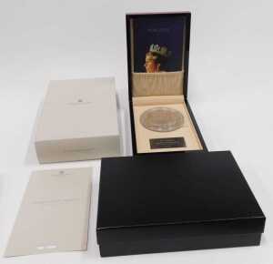 A Her Majesty Queen Elizabeth II 2022 one kilogram Royal Mint fine silver proof coin, in capsule,... - 3