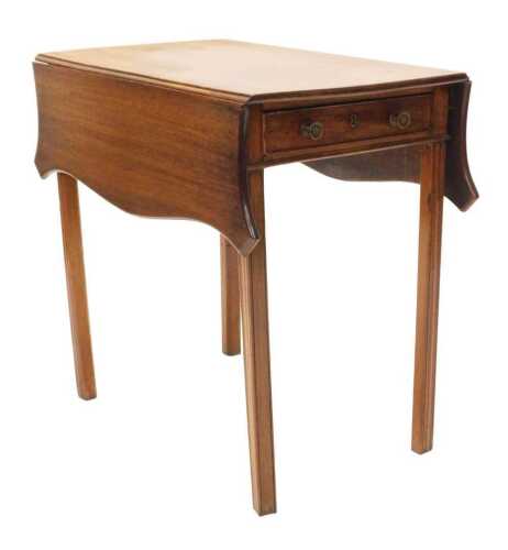 A 19thC mahogany drop leaf Pembroke table, with shaped leaves, and one real and one dummy frieze...