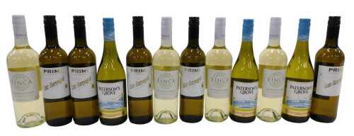 V - Five bottles of Luis Gurpegui Spanish Rioja, other white wine, etc. (12) 
Note: VAT is payable...