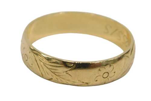 A 9ct gold wedding band, with leaf and flower engraved design, maker CG&S, Birmingham 1979, ring...