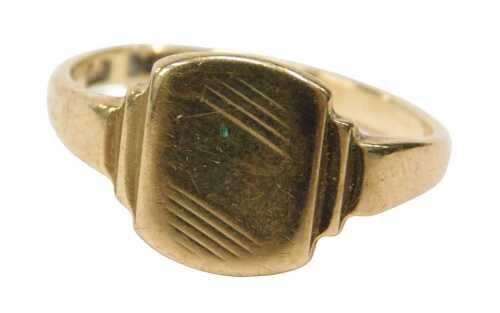 A 9ct gold signet ring, the rectangular ring head with etched panels, Birmingham, misshapen,...
