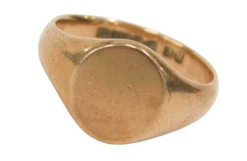 A 9ct gold signet ring, the oval ring head of plain design, on a rose gold band, ring size Q&frac12;, 5....
