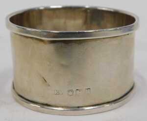 Various napkin rings, a chased example, another plain, a D end example, Birmingham 1948, 5cm... - 2