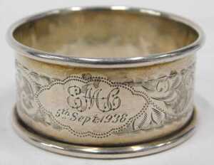 Various napkin rings, a chased example, another plain, a D end example, Birmingham 1948, 5cm... - 4
