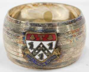 Various napkin rings, a chased example, another plain, a D end example, Birmingham 1948, 5cm... - 14