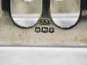 A George V silver four sectional toast rack, with mitre handle and sections, by Edward Viner,... - 3