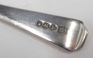 A set of six George V silver teaspoons, bright cut decorated with plain bowls, by Thomas... - 2