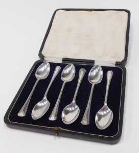 A set of six George V silver teaspoons, bright cut decorated with plain bowls, by Thomas... - 3