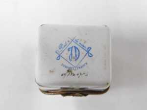 A 20thC Dumont French enamel porcelain miniature perfume bottle box, of rectangular form,... - 10