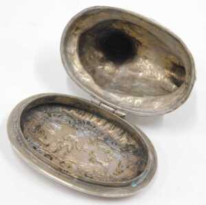 A Continental miniature hen model ornament, with a hinged lid revealing a shallow plain interior,... - 2