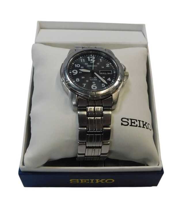 A Seiko Solar gent's wristwatch, with a blue numeric dial, date and day aperture, numbered...