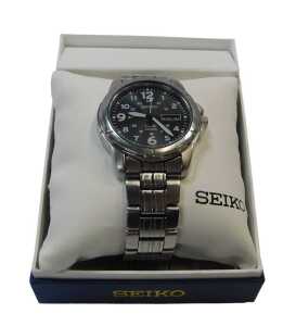 A Seiko Solar gent's wristwatch, with a blue numeric dial, date and day aperture, numbered...