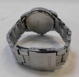 A Seiko Solar gent's wristwatch, with a blue numeric dial, date and day aperture, numbered... - 2