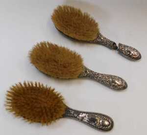 Two Edward VII silver mounted hairbrushes, repousse decorated with flowers and scrolls,... - 2
