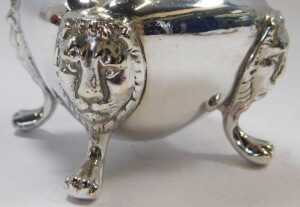 A George VI silver pepper pot, of faceted tapering form, raised on hoof feet, Birmingham 1948, 1.... - 3