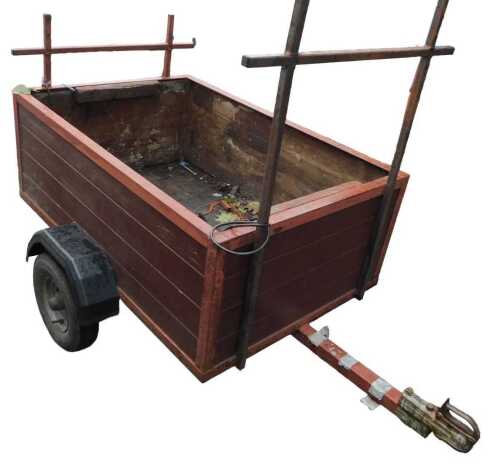 A single axle trailer, 139cm x 92cm.
