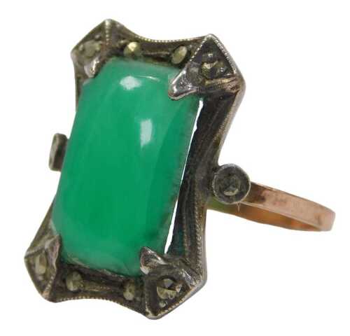 An Art Deco style dress ring, set with rectangular cut nephrite, in a four claw white metal...