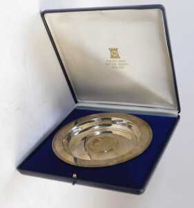 An Elizabeth II silver commemorative dish, made to celebrate the Anniversary of the Coronation... - 4