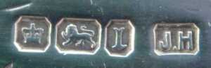 A group of small silver, to include a George III silver caddy spoon, London 1782, a pair of... - 6